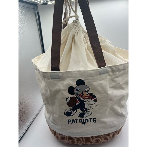 New England Patriots Mickey Mouse‎ Picnic Basket - Picture 2 of 9